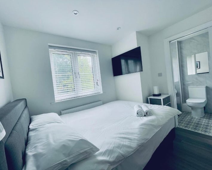 Riverside Premium En suite Double Room E14