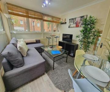 2 Bedrooms Flat In Great Location!