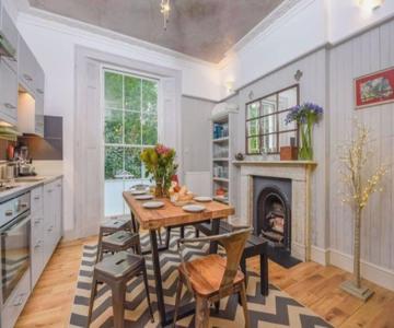 The Camden Chic Townhouse - Accommodates 14 Guests