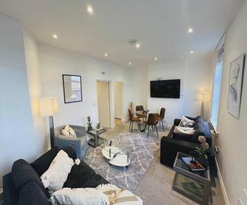 2 Bed Apartment - Steps from Oxford Street