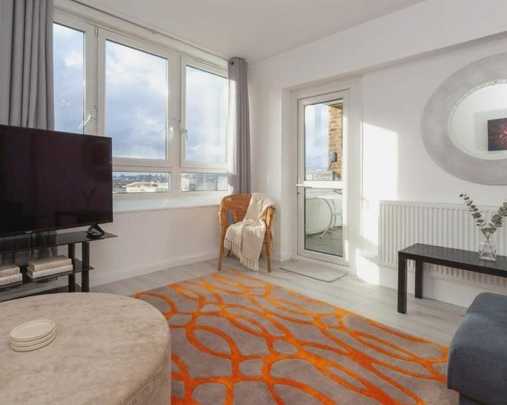 3 Bedroom Old Street Apartment - City Views