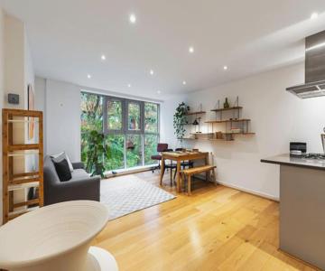 Central 2-bed 2-bath Apartment In Old Street