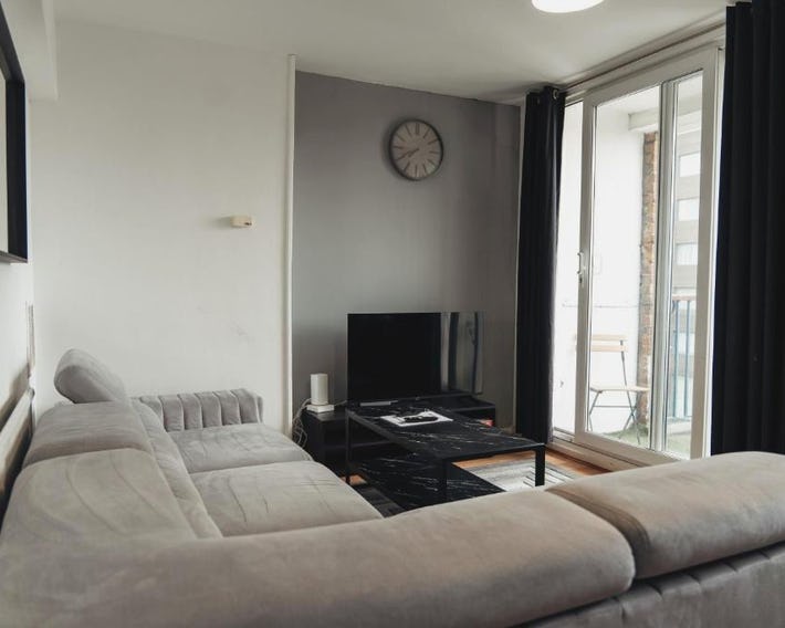 Tower Bridge Shard View 2 Bed Deluxe Apartment