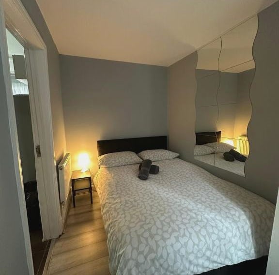 Central London - ground floor 2 bedrooms apartment