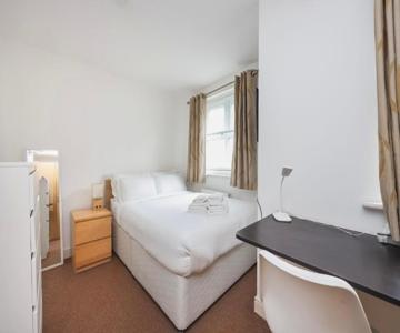 Vibrant Clapham Double Bedroom