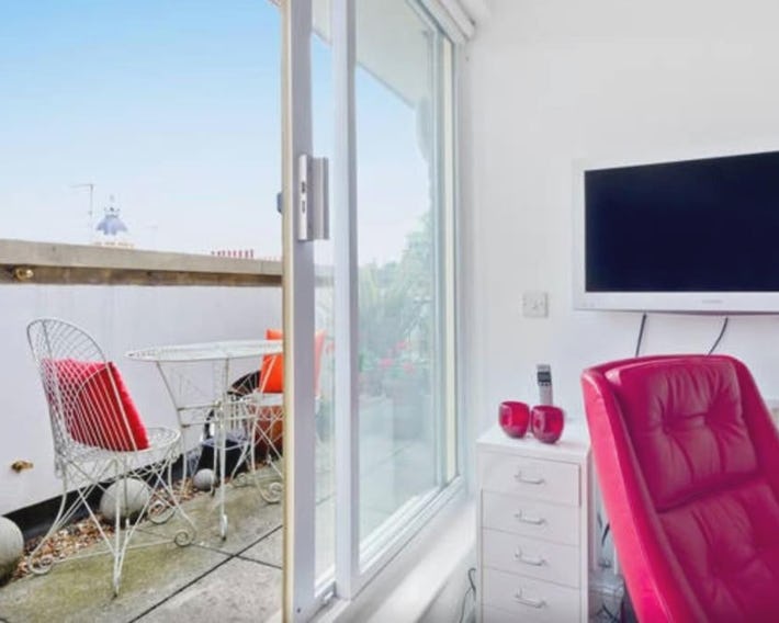 Zone 1! 2 bed duplex Apartment!