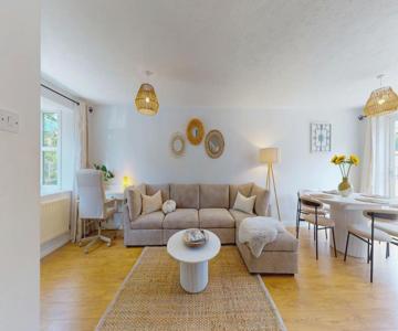 3 Bedroom House with free parking and garden