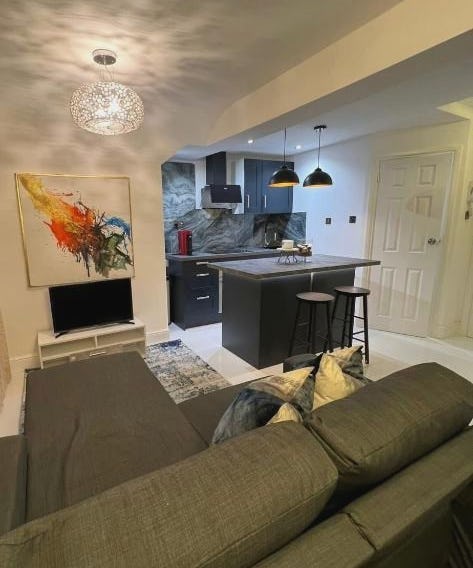 Newly renovated Modern studio apartment in West Kensington