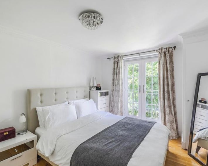 Stylish 2BR Chelsea Penthouse with Private Rooftop