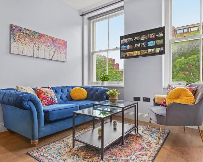 Westminster 2 Bedroom apartment with AC sleeps 5