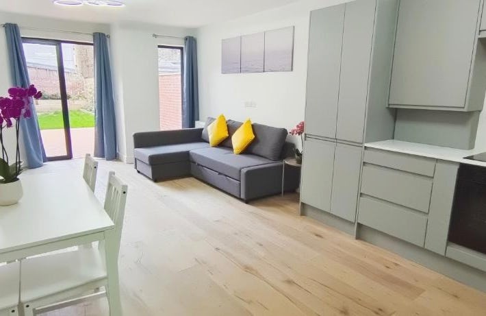 Spacious 2B2B Apartment with Garden in Hammersmith