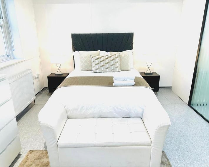 Westferry Two-Bedroom Deluxe Apartment