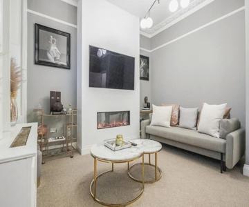 Beautiful refurbished 2bed2bath next to Hyde Park