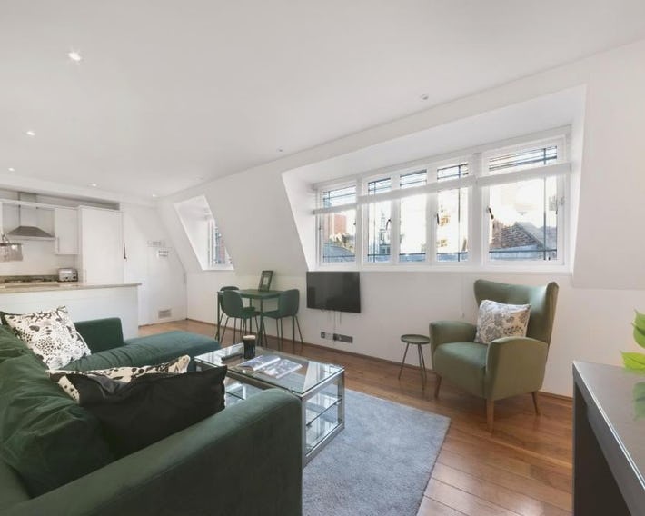 2 Bed 2 Bath Apartment with lift- Oxford Street