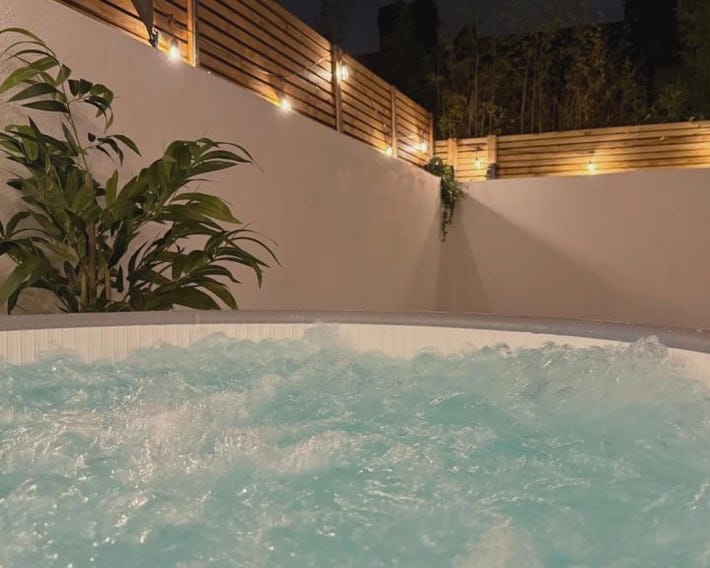 London Acton - hot tub, cinema, games & arcade