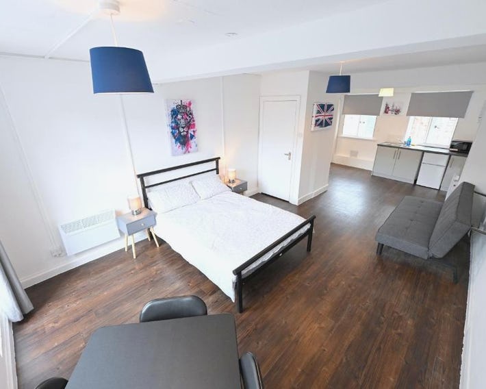 Centrally located flat in Leicester Square