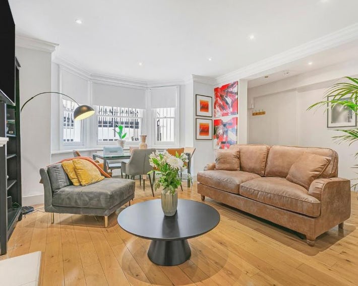 Central Large Stylish 2Beds 2Baths With Private Patio
