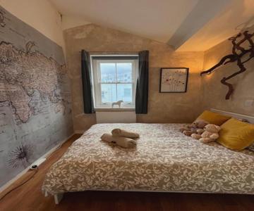 CONTEMPORARY and COSY TERRACE APARTMENT in Camden Town