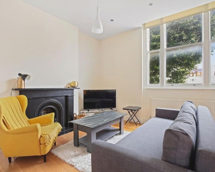 Stylish 1-Bed Flat in Prime Kensington Location