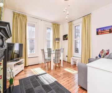 Gorgeous First Floor Apartment Near Station
