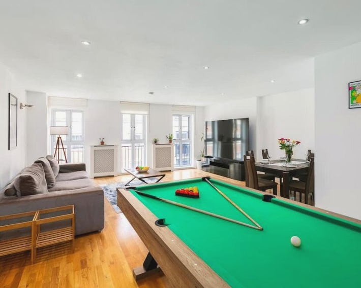 Spacious 3BR Shoreditch ApartM, 2Baths, 2 Balconies 150 SqM Sleeps Family of 6