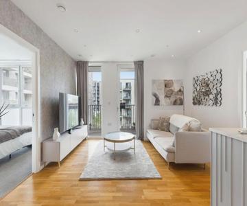 Luxury 2 Bed Apt In Olympic Village