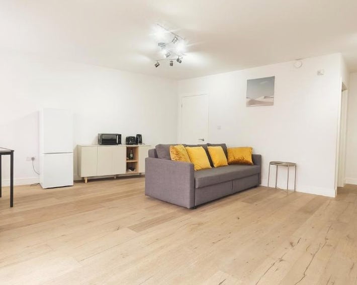 Beryl Road 1B2B apartment in Hammersmith
