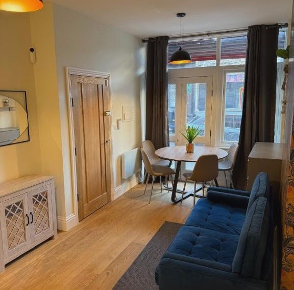 APT in BRICKLANE Elaris40
