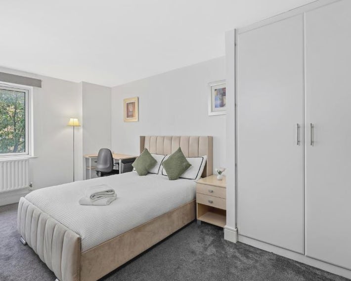 Canary Wharf Stays, Ensuite Room