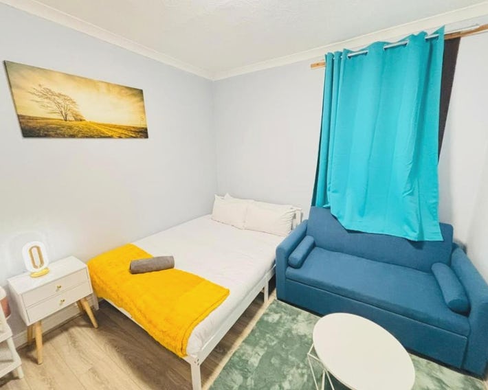 London Budget-Friendly Stay