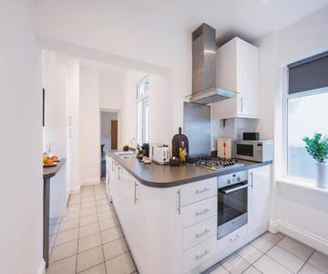 Soho Studio, 1 Bed, 2 Beds Apt Central Location