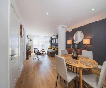 7 Borough Apartments - Spacious 2-Bed, 2-Bath in Prime Location