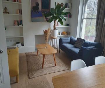 Charming Apartment Steps Away From Islington