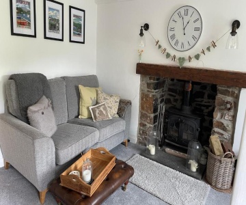 Tiny Romantic Cottage For Two.