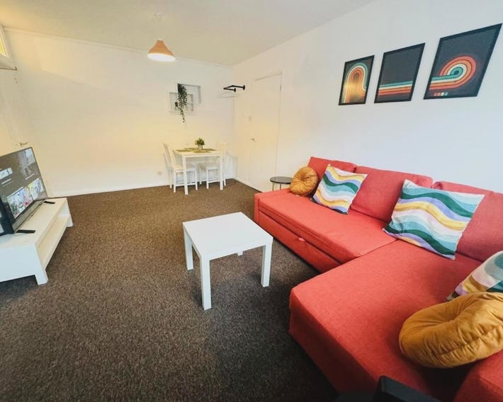 Luton Parkway Apartment-4 guests- free parking