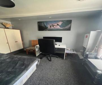 Room Near Luton Center
