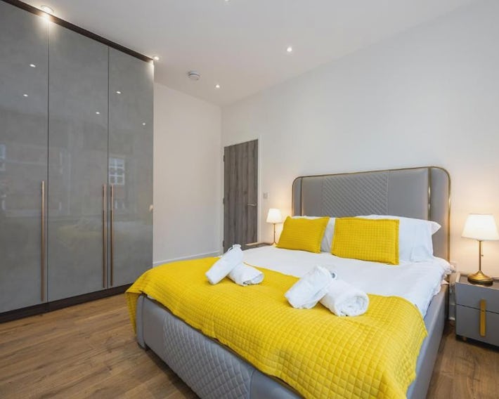 Superb 2BD apartment in China Town