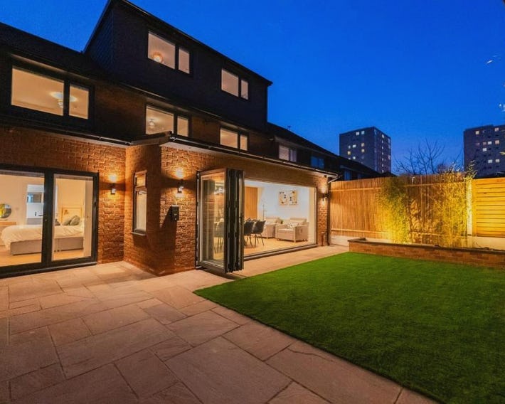 Luxury 8 Bed Home Manchester