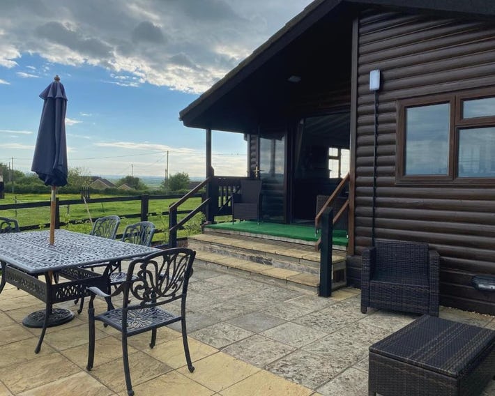 Rew Farm Country & Equestrian Accommodation - Sunrise Lodge