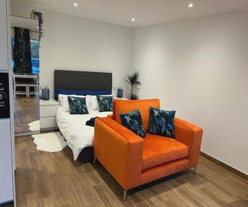 Cosy Detached Annexe With Free Off Street Parking