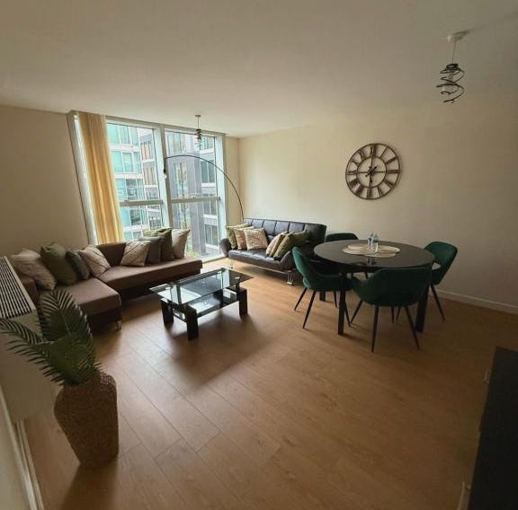 Central Hub Flat