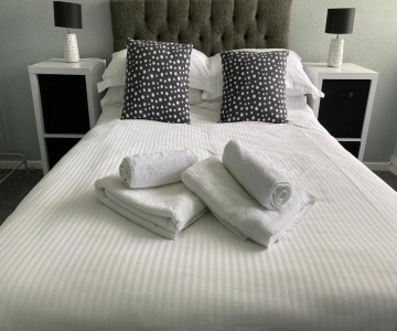 Quiet Ground Floor Apartment With Parking