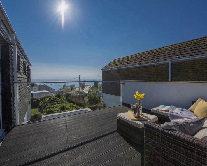 Mousehole View - Pet Friendly - Sea Views - Free Parking & WiFi