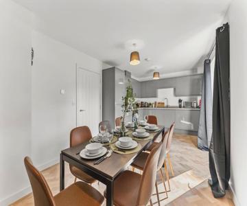 Large and Stylish Abode in Nottingham - Sleeps 15