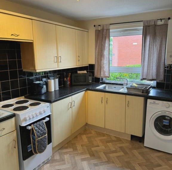Quiet, Sleeps 13, 2 bathrooms, 4 Parking, West Park, Newstead Abbey