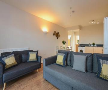 Portland Square - 2 Bedroom Modern City Apartment