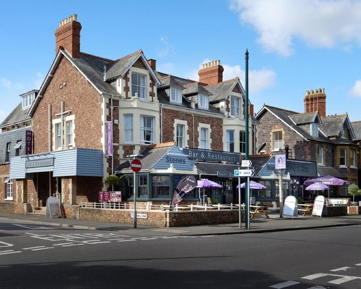 Stones Hotel and Bar