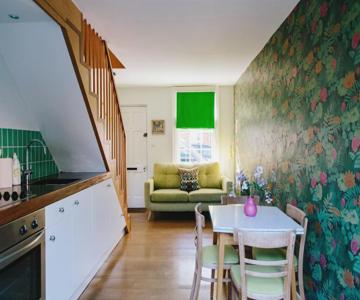 Cute 1 Bed Townhouse In Jericho