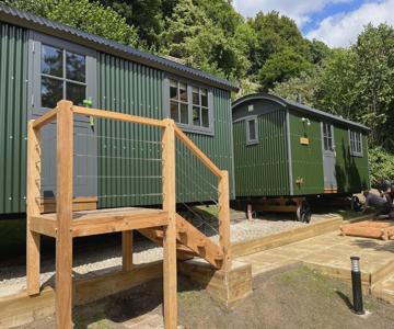 Butcher’s Arms – Shepherd Huts