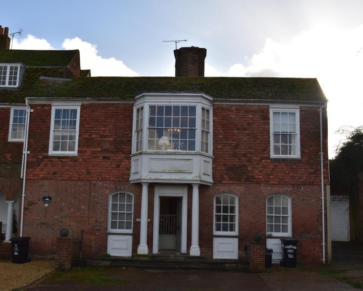 Whitefriars, Rye - central location with parking for 3 cars - large family home